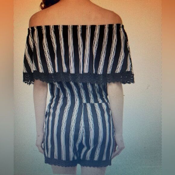 Style House Black/White Striped Off-Shoulder Playsuit Size XL Like New - Picture 3 of 7